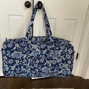 Vera Bradley extra large duffel bag